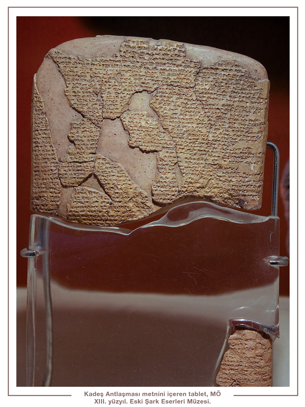 Kadeş Antlaşması metnini içeren tablet, MÖ XIII. yüzyıl. Eski Şark Eserleri Müzesi.