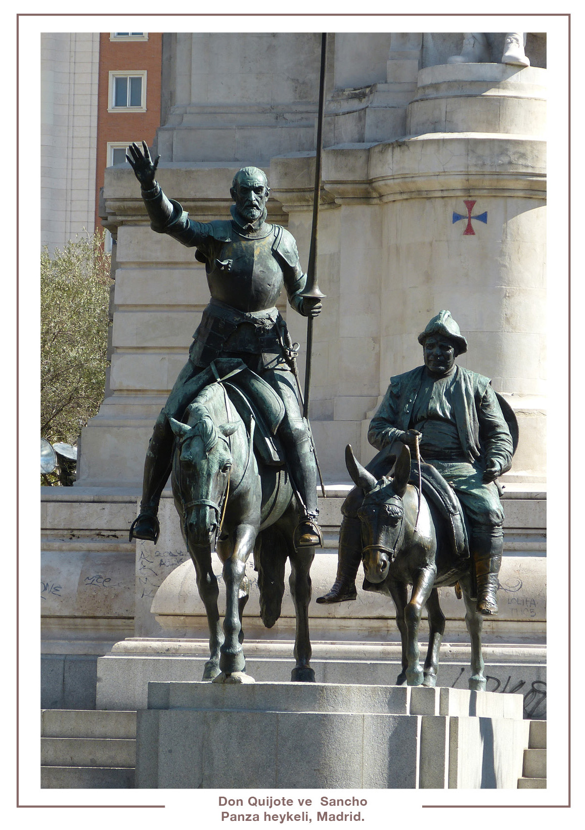 Don Quijote ve  Sancho Panza heykeli, Madrid.